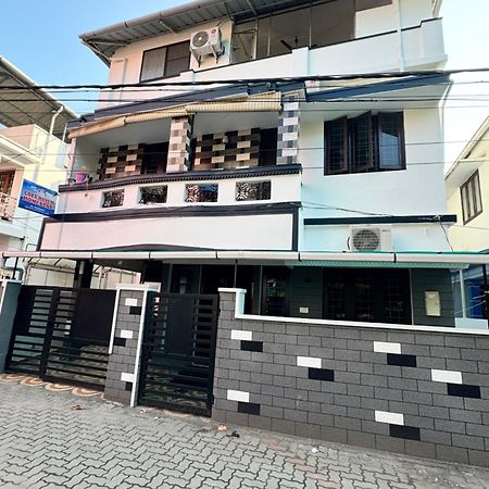 Cozy Haven Apartment Kochi Exterior foto